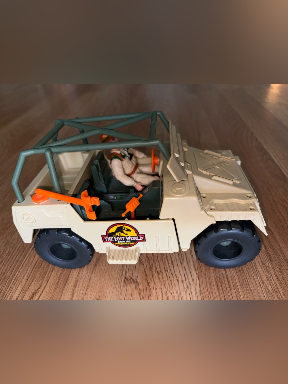 Jurassic park the lost world Jeep tracker with Eddie Carr Figure